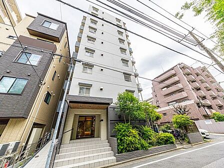 優雅な立ち姿のお住まいは多様なライフスタイルをサポートし、上質な時間をお過ごしいただけます。