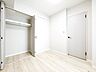 子供部屋：住まう方自身でカスタマイズして頂けるように「シンプル」にデザインされた室内。