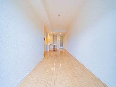 落ち着いた雰囲気のリビングダイ二ング。伸びやかな空間のなかで、ゆったりとしたひとときを過ごせます。