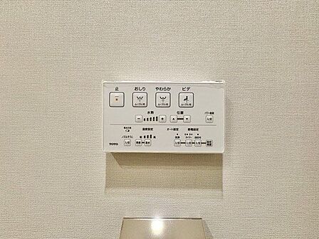 快適な生活を送るための洗浄機能付トイレ。おしり洗浄・ビデ洗浄・暖房便座の機能を標準装備しています。
