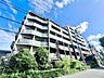 外観：贅を尽くした重厚感ある佇まい。かけがえのない時を彩る豊かな住まい。