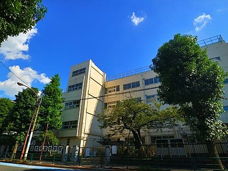 世田谷区立太子堂中学校 1200m