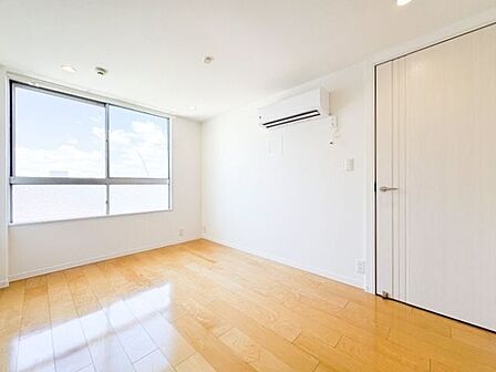 過ぎ行く時間をゆったりと感じることができる落ち着いたお部屋。静かな環境でリラックスタイムをスタート。