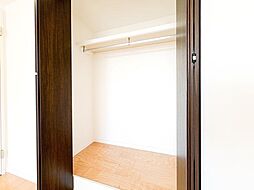 各部屋を最大限に広く使って頂ける様、全居住スペースに収納付。プライベートルームはゆったりと快適に。
