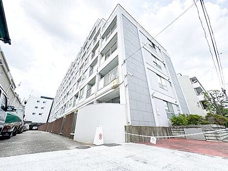 時代と共に変わりゆく街並みと、住む人の変わらない思いを融合。いつまでも誇りに思える住まいへ。