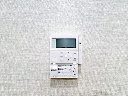 ホコリを巻き上げず乾燥しにくい床暖房を装備。