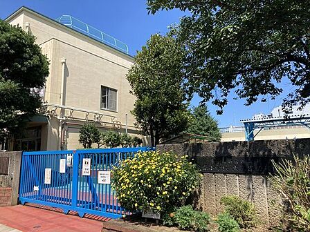 新宿区立大久保小学校 600m