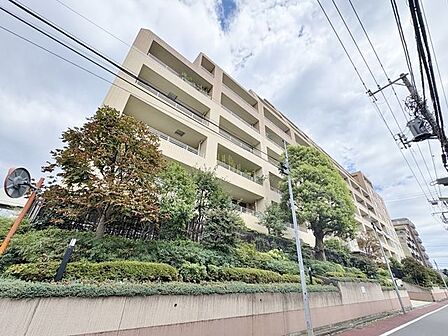 流行に左右されず、将来にわたって価値が継続する上質な佇まい。街に新たな価値をもたらし続けてくれます。