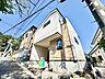 外観：爽やかな青空の下に贅沢なほどに降り注ぐ陽光。豊かな居住性と、クオリティが見事に調和した住空間。