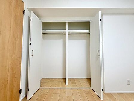 各居室にクローゼットをご用意。タンスなどを置かなくてもいいので、お部屋を広く使うことができます。