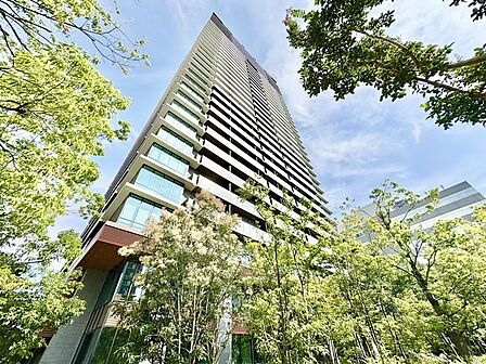陽射しとともに、少しづつ装いを変える街の景観から、この街ならではの美しい風景とここから紡がれる物語。