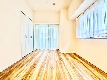 一日の疲れをいやしてくれる主寝室。時を忘れて過ごす場所として過ごせるお部屋。