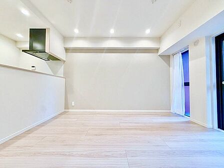 やわらかな光と風を纏い、暮らしを豊かにしてくれる洗練されたデザイン空間。