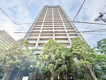 都市と自然の共存により創造された美しい佇まい。やすらぎの暮らしを叶えます。