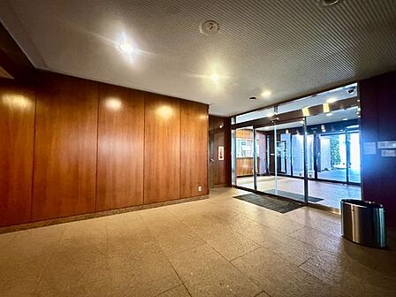 帰宅されるご家族や、訪れる方を優しく迎える・安らぎに満ちた生活空間を予感させてくれます。