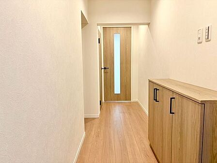 玄関はお家の顔としてすっきりとした素敵な空間に。印象のよい玄関は爽やかな住まいへの入り口です。
