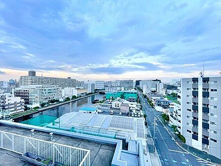 広がる開放的な眺望を満喫。くつろぎのひとときをお過ごしいただけます。