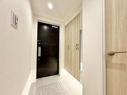 毎日の行き帰りで使う大事な玄関は、清潔感があり、明るく迎えてくれます。