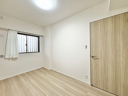 自分だけのプライベート空間。ぬくもりを感じることができる明るい居室です。
