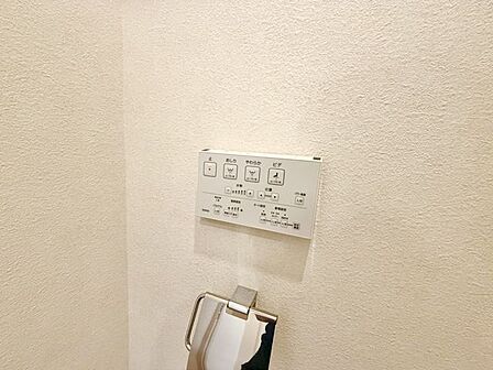 トイレのウォシュレットリモコン。充実の機能が備わっています。