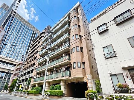 住む人がいつまでも心地良さを感じ続けられる多様な住空間を創造します。 (空の加工を生成AIで行っています。)