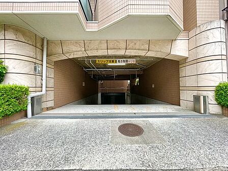 敷地内駐車場。