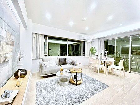 角住戸の開放感と独立性を謳歌する広々としたリビング。