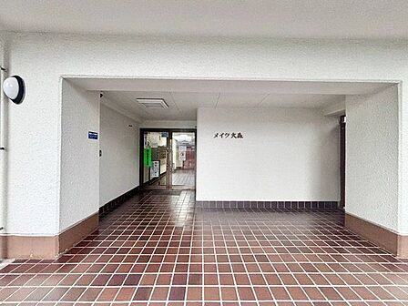 訪れる方々を優しく包み込むような、落ち着きある穏やかなエントランス。