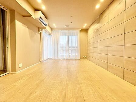 吹きぬける風を感じながら爽やかで風通しの良い暮らし。心に余裕をもたらす快適住戸。