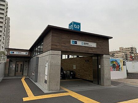 南砂町駅 180m