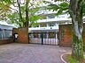周辺：港区立青山中学校 2400m