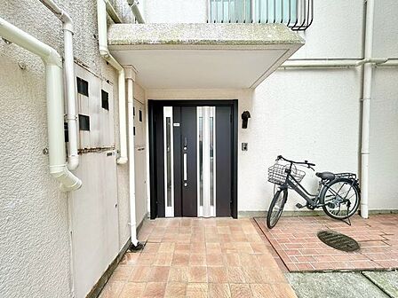 毎日の行き帰りで使う大事な玄関は、清潔感があり、明るく迎えてくれます。