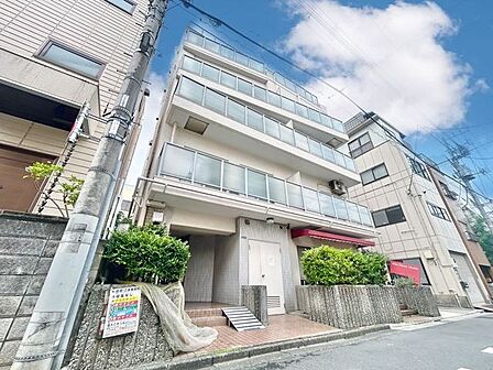 住む人がいつまでも心地良さを感じ続けられる多様な住空間を創造します。(空の加工を生成AIで行っています)