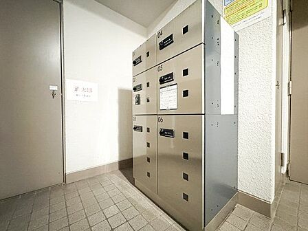 宅配ボックス完備。お仕事やお出かけで荷物が受け取れない時も大変便利です。