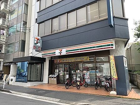 セブンイレブン日本橋小網町店 220m