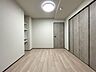 子供部屋：ナチュラルカラーのフローリングのお部屋は、温かみを感じさせリラックスをもたらす効果があります。