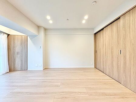 光と風があふれる開放的なリビングダイニング。明るく穏やかな空気のなかで飲んだり、食べたり、笑ったり。