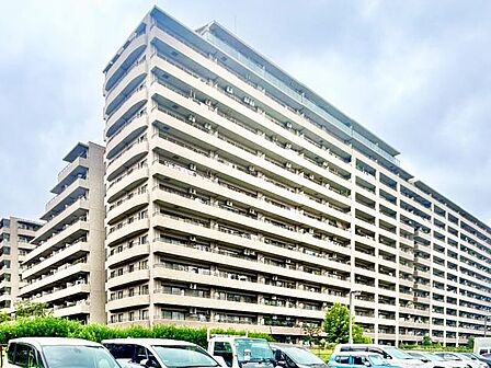 高貴な雰囲気を纏う外観。クオリティを追求した快適な空間が住まう方の心を満たします。