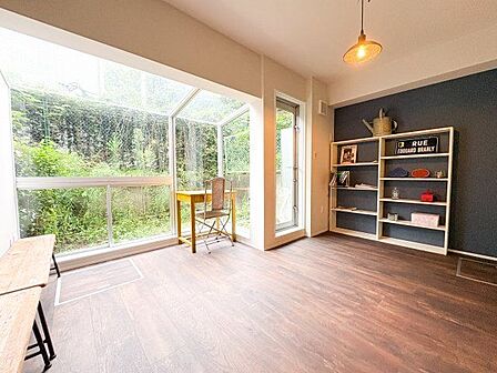 一日の疲れをいやしてくれる主寝室。時を忘れて過ごす場所として過ごせるお部屋。