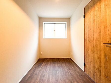 過ぎ行く時間をゆったりと感じることができる落ち着いたお部屋。プライベートな時間を満喫できます。