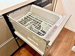 ビルトイン食洗機は、節水や節電機能も充実して家事の手助けをしてくれます。