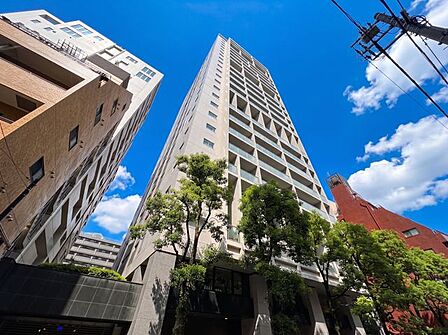 住むことの快適さ、デザインの良さを限りなく追求。（空の加工を生成AIで行っています）