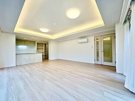 明るい日差しが差し込む空間。美しい街並みと穏やかな住環境でやすらぎの暮らしを叶えます。