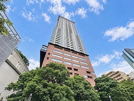 流行に左右されず、将来にわたって価値が継続する「上質」な佇まい。（空の加工を生成AIで行っています）