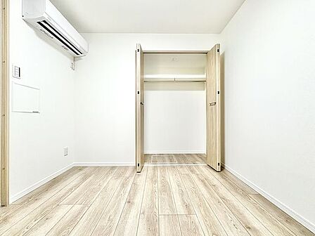 お部屋には充分な収納スペースをご用意。