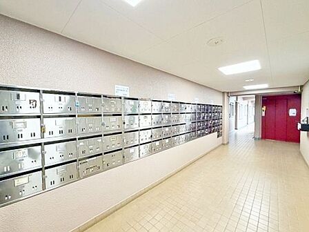質感があり、機能的でもあるメールボックス。毎日の暮らしを優しくサポートしてくれます。
