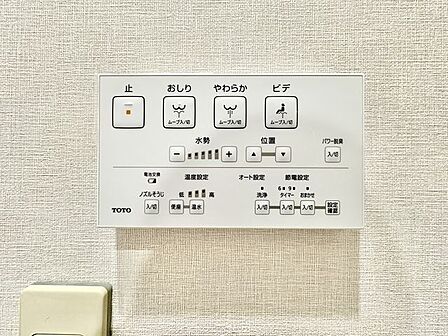 最新のスタイリッシュなデザインのリモコン。細部にまでこだわったデザインです。