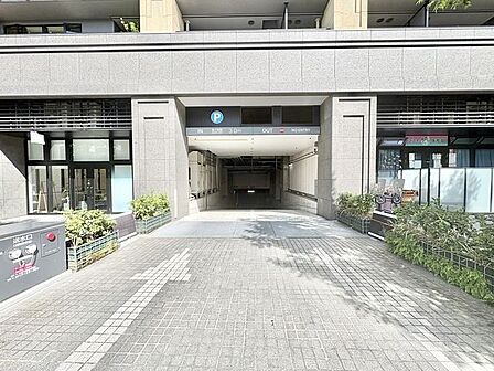 敷地内駐車場。