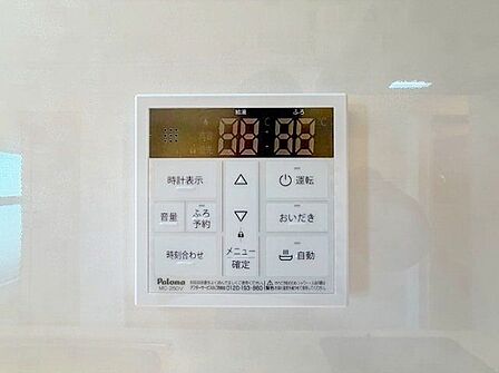 キッチンに給湯パネルを設置しました。洗い物時もお湯を簡単にご使用いただけます。温度調節もラクラク♪