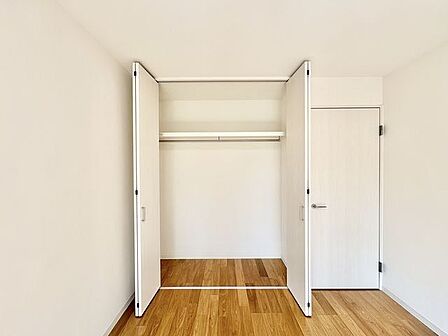 お部屋には充分な収納スペースをご用意。自分だけの空間を作り上げることができます。